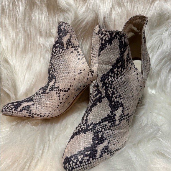 Steve Madden Snakeskin Patterned Ankle Boots - Picture 6 of 10